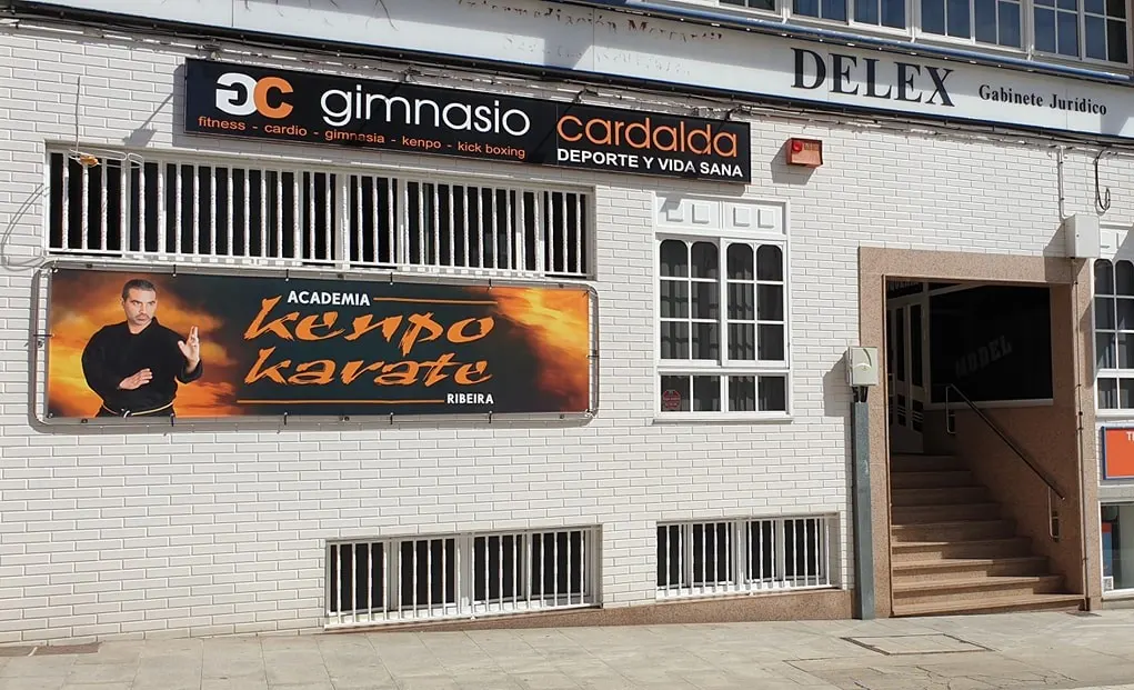 Gimnasio Cardalda - Academia de Kenpo Karate Ribeira - Gimnasio en Ribeira